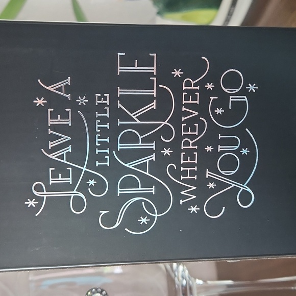 🍷⚜️Pretty fleur-de-lis wine glass in perfect new condition!⚜️ - Picture 4 of 8